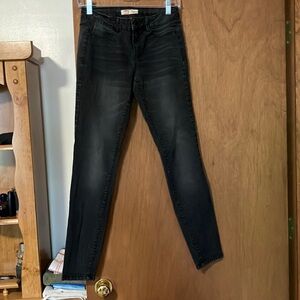 Lei Black Skinny Jeans with Sleek Silhouette